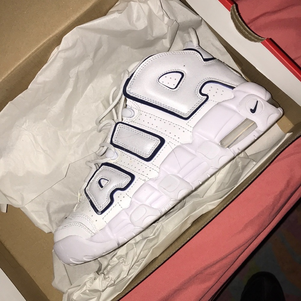 Nike air more uptempo size 5